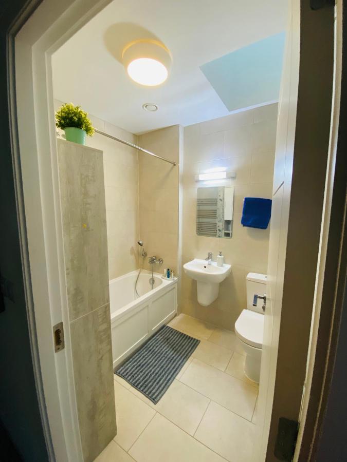 Double Room In Our Family Home 都柏林 外观 照片